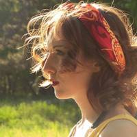 Якось я їхала до своїх рідних в село. У поїзді вже немолода жінка, яку я бачила вперше, розповіла непросту історію свого життя. З чоловіком своїм вона вже давно розлучилася.