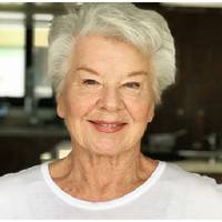 У мене чудовий зять – дуже добре забезпечує доньку і онука, але він проти, щоб я приходила до них додому. Каже, що лише раз в місяць, і то по дзвінку.