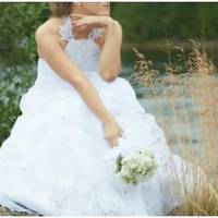 Коли Марту питали, коли у її сина весілля, вона починала бідкатися, що невістка бідна, з багатодітної сім’ї їм не рівня. Навіть коли дитина народилася, не пускала Марта сина до Христі.