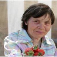 Кілька днів тому я купила собі полуниці. Але спробувати в спокійній обстановці не вийшло – прибігли внуки, підставили долоньки. Онукам кажу – це мої ягоди, я купила собі.