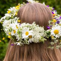 Олеся була вдовицею. Її перший чоловік був «гулякою», хоча вона його сильно кохала, та прощала подружні зради аж сім років. А він одружився і закордон виїхав. Другого чоловіка – її найбільшого кохання