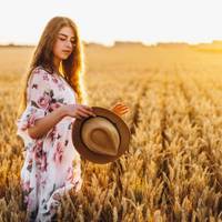 Два роки Люба закреслювала в календарі минувший день і рахувала, скільки часу залишилося до зустрічі з Андрієм. Вона не знала, що за два місяці до повернення, Андрій написав матері листа, в якому пові