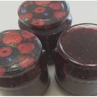 «Королівський» рецепт, нічого варити не треба, ягоди всю зиму зберігають свій запах, смак і корисні властивості. Цим рецептом колись поділилася моя подруга з Полтави. Тепер щороку роблю кілька порцій