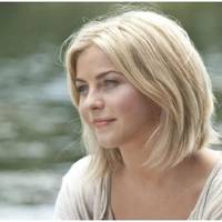 Свекор зі свекрухою обожнюють молодшу дочку досі. Марина живе з ними, як принцеса. Батько вранці возить її на роботу на своїй старенькій Тойоті, мама не дає чашку за собою вимити, пере і прасує, повні