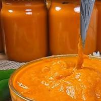 Моя бабуся ще за радянських часів працювала на консервному заводі. Смачнішої ікри, ніж за її рецептом, я не пробувала! Як добре, що він мені від неї лишився.