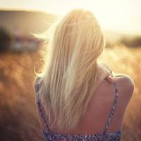 Ми часто з донькою разом спимо вдень, коли Анютка прокидається і починає через мене перелазити, прокидаюся і я. Цього разу прокинулася я в самоті. Дочки поруч немає.