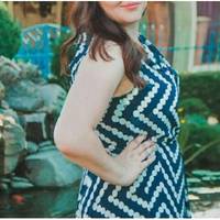 Одного разу, біля магазину, я побачила машину свого чоловіка і в ній – дівчину. Підійшла, відкрила двері і запитала, хто вона така? Вона не соромлячись, відповіла мені, що, практично, дружина.