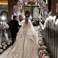 Він два роки вишукано залицявся і засипав кохану дорогими подарунками. Відгуляли шикарне весілля. Але одного разу Лідія просто зібрала речі і залишила його, навіть не сказавши жодного слова, не попрощ