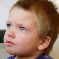 Тітонько, ну давайте я вам підлогу помию. Бабусі дуже потрібні ліки. Вона без них noмре, а мене в дитячий будинок здадуть