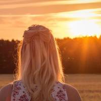 Заміж я вийшла давно. Дуже щасливою була у шлюбі. А потім дізналася, що у чоловіка є інша. Але він розлучатися не хотів. Чоловік тоді дуже довго вибачався, сказав, що це помилка і він хоче зберегти