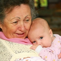 Яка ж це втіха — внуки на руках. Заради цього варто в світі жити!