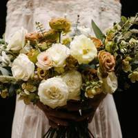 У шлюбі з Василем я була майже 3 роки. Після весілля ми стали жити дуже добре. Я сама родом з села, прописана була у своїх батьків. З чоловіком ми купили квартиру і оформили її на нього.