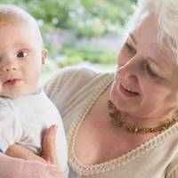 Мій єдиний син рік тому одружився. Невістка мені тоді здалася дуже милою та хорошою людиною. Коли народився онук, син попросив, щоб я пожила з ними, адже мамі важко.