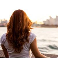 Коли чоловік вирішив зі мною розлучитися, у мене і справді було кілька зайвих кілограмів. Якось я випадково зустріла його з красивою, доглянутою жінкою.