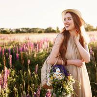 Домовилися зустрітися в суботу ввечері. Я терміново педикюр, манікюр, вії, брови, макіяж, укладка. Коротше всі необхідні жіночі прибамбаси. Хотіла вразити наповал красою.