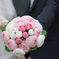 – Ото коли родичі на весіллі побачать, яка у мене красива невістка, скільки заздрості буде! Та ще й родом зі столиці, – мріяла Надія Петрівна, розглядаючи фото дівчини на телефоні у сина.