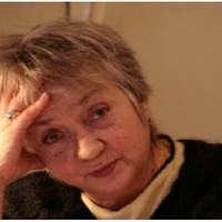 Моя невістка Леся прочитала повідомлення чоловіка в соцмережах. Що конкретно вона там побачила, невідомо, але Леся не сумнівається: у її чоловіка є інша. В результаті вона – зі мною перестала спілкува