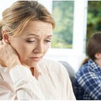 Звечора я зібрала малину, смородину, накопала картоплі, і вранці з великими сумками домашніх продуктів поїхала до доньки. Думала погостювати у неї тиждень чи два.