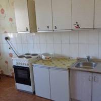 Якось подруга, Ірина, запросила мене на чай. А у неї кухонний гарнітур старенький стоїть. Ірина стала жалітися, що заважає: винести його важко і викинути шкода.