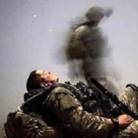 Воїн загинув. В муках 4 доби, без води та жодної підтримки, стікаючи кров'ю на спеці. Нагадую, Зеленський брав цю ситуацію під особистий контроль та пішов у відпустку