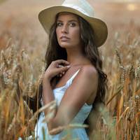 Дружина пішла на роботу, а Ваня залишився вдома. Тільки хотів включити телевізор як в двері постукали. Той день він згадує досі