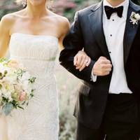 Весілля перенесли, Вадик сказав, що їде до батьків у село. А потім й зовсім пропав. Телефон вимкнений, його мати трубку не брала. Та одного дня Настя очманіла.