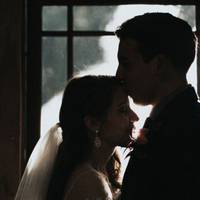 – Вона одночасно примудрялася зустрічатися з двома, — сказав син, — каже, що вибирала. І найприкріше, що з її коханцем я був знайомий, ми навіть дружили