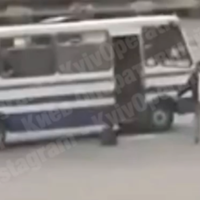 Виглядає все дуже дивно: з’явилося повне відео затримання чоловіка в Луцьку