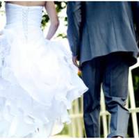 Ми – сім’я з вищого світу, багато хто хотів би з нами поріднитися, але наш син вибрав дівчину з простої сім’ї. Ми з батьком так і не змогли відмовити нашого спадкоємця від цього нерівного шлюбу.