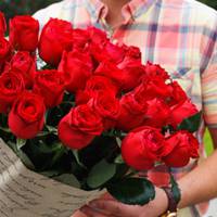 Він підвіз хлопця з букетом і лише через два місяці дізнався, що врятував людське життя