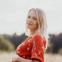 У мене хороші стосунки з мамою і татом. Я їх улюблена донька. Мої діти завжди бажані й улюблені гості у них вдома. Батьки люблять тільки моїх дітей, а про дітей брата навіть не згадують.