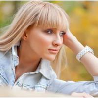 Моя свекруха приїхала з валізами і сказала, що вона теж має право на цю квартиру, так, як продала свою дачу і дала нам гроші, і тепер вона буде жити в цій квартирі разом з нами.