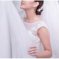 Перед весіллям ми обговорили все з нашими батьками, і вийшло так, що моя сім’я повністю підтримує мою думку, що шикарне торжество нам не потрібне, а її рідні хочуть влаштувати для своєї єдиної доньки