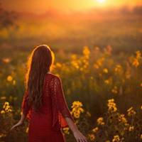 Зі Швеції син приїхав з нареченою. Аніка виявилася бляклою блондинкою на голову вищою мого сина, який баскетболом в школі займався. Ні грама косметики, просторий светр, безрозмірні штани.