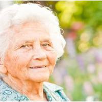 Валерій спочатку був проти цієї ідеї, але з часом дружина таки вмовила його. Поговорив він з мамою, запропонував їй переселитися жити в їх сільську хатину, яка років 30 вже не бачила ремонту.