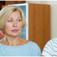 В той день Ілля не витримав і відправився прямо до дружини на роботу, де їй було висунуто єдину умову – сьогодні ж з’їхати з маминої квартири. Дарина ще ніколи не бачила свого чоловіка в такому стані