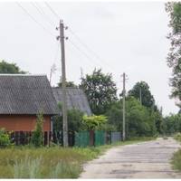 Павло знав, чия це дитина, але дівчинку в сільраді записав, як і інших своїх дітей, на себе. – Павле, невже чужу дитину годувати будеш? – запитала, не втримавшись, прибиральниця в сільській раді.