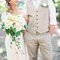 За 10 хвилин до реєстрації шлюбу до зали увійшов тато нареченого, а моя мама зблідла і навіть впустила з рук квіти. Все, що вона мені змогла сказати: “Нелю, це твій батько”