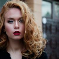 З Наталею ми зустрічалися довго, але вона не хотіла мене знайомити зі своїми батьками, до себе додому ніколи не запрошувала. Якось я, без попередження, купив квіти та цукерки і пішов сам до неї.