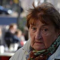 Ми дуже довго не могли знайти няню для наших трьох дітей: жодна не затримувалася у нас більше трьох місяців. В цей час за ними дивилася бабуся, мама мого чоловіка.