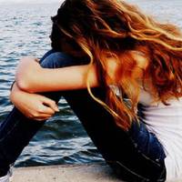 Вирішила зробити мамі сюрприз. Взяла її улюбленої їжі. Дзвоню в домофон. Ніхто не відповідає. Дивно. Знайшла запасний ключ. Відкриваю. Бачу чоловічі черевики. Знайомі, це були черевики мого чоловіка.