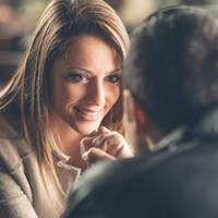 Після трьох келехів коньяку голос Ігоря не здавався дівчині аж таким писклявим. Уже хотілося пригорнутися до чоловіка, обійняти його