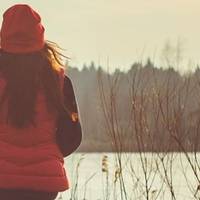 Якось моя подруга покликала мене на свій день народження в інше місто. Я сказала, що грошей у мене немає. На що Зоя відповіла, що мені доведеться витратитися тільки на квитки туди і назад.