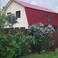 Моєї мами не стало вже давно, мене виховував тато. Він замінив мені весь світ. Родичі нам не допомагали, тато сам викручувався, як міг. Я вийшла заміж, залишила його самого. Приїжджала рідко.