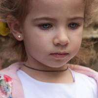 Пам’ятаєте цю дівчинку? Це донька загиблого ГЕРОЯ! Вона так і не змирилась зі смертю батька і сьогодні …