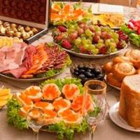 Ввечері Оксана готувала страви на святковий стіл, завтра в неї день народження. Стала запрошувати гостей, а сама подумала, якщо прийде Ольга з чоловіком, то Андрій один і все з’їсти може.