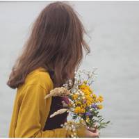 Так і прожила Віра разом з чужими дітьми багато років. Коли вже син був в армії, а дочка закінчувала школу, несподівано повернувся в рідне село Іван.