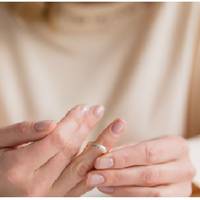 Через пів року, як не стало мого чоловіка, мені прийшов лист з іншої області. Незнайома жінка з купою вибачень написала, що у неї росте хлопчик, батьком якого є мій чоловік.