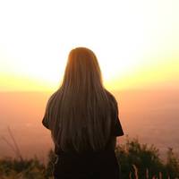 Минулого року Марина і Микола купили квартиру в будинку де живе його мама з сестрою Наталею. Наталя незаміжня, дітей в неї немає. Яка ж це була велика помилка. Марина приходить з роботи, а Наталя вже