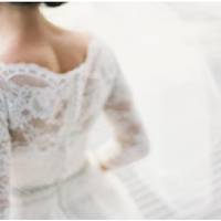 Я втекла з власного весілля, так і не затанцювала свій перший танець. На ранок село гуло від новини, мої батьки і батьки нареченого, разом з нареченим, були ошелешені. Але по-іншому я не могла вчинити